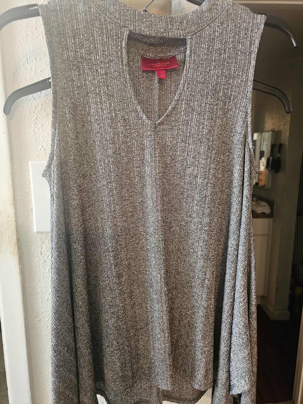 Jennifer Lopez Sleeveless Grey Ribbed Knit Top size S. New no Tags